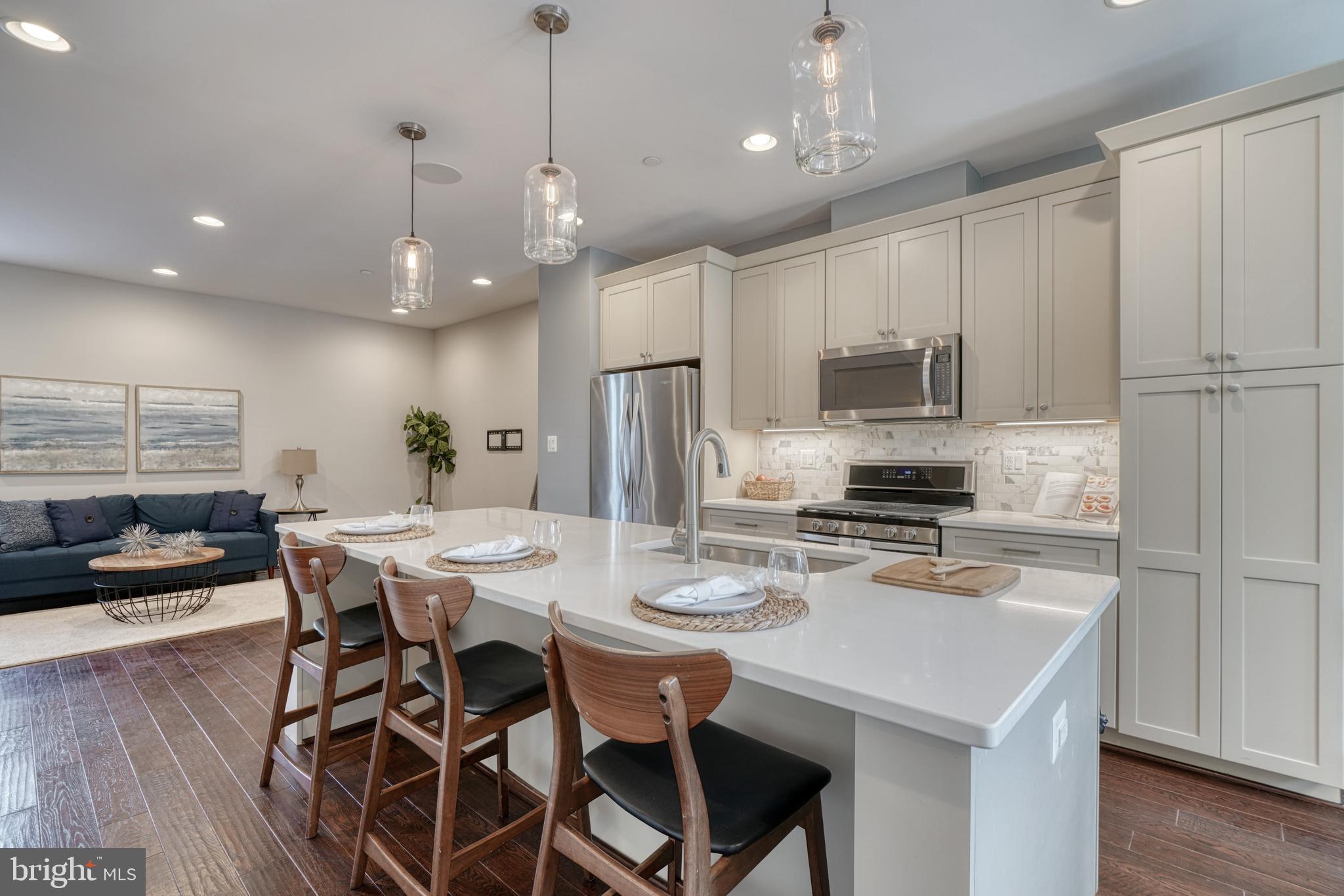 LOCUST POINT - Residential