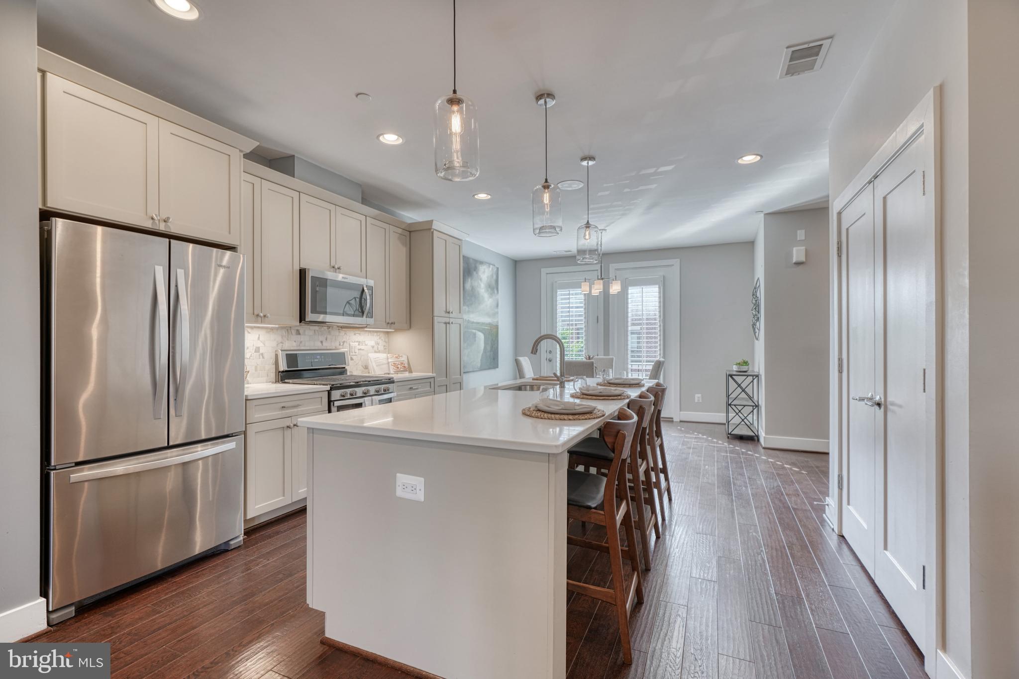 LOCUST POINT - Residential