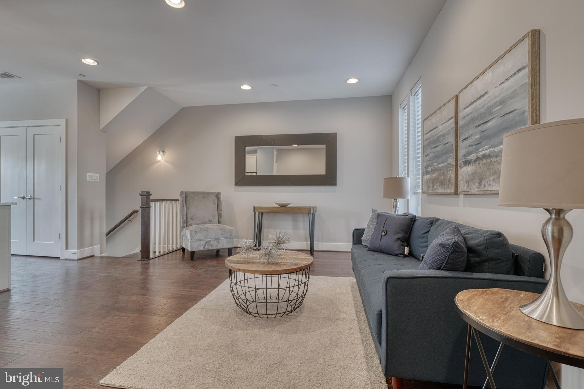 LOCUST POINT - Residential