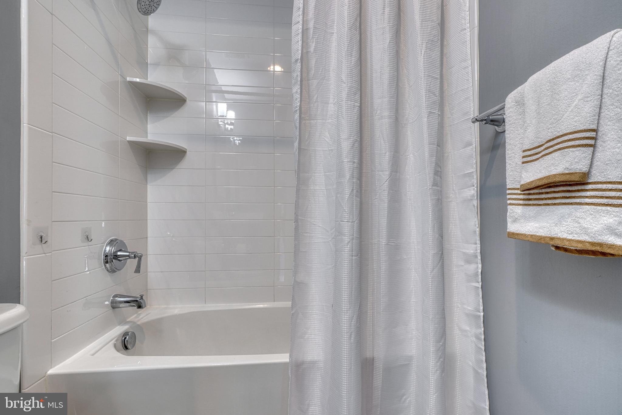 LOCUST POINT - Residential