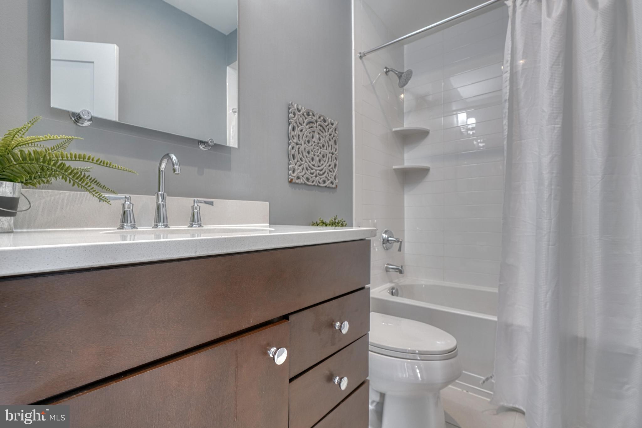 LOCUST POINT - Residential