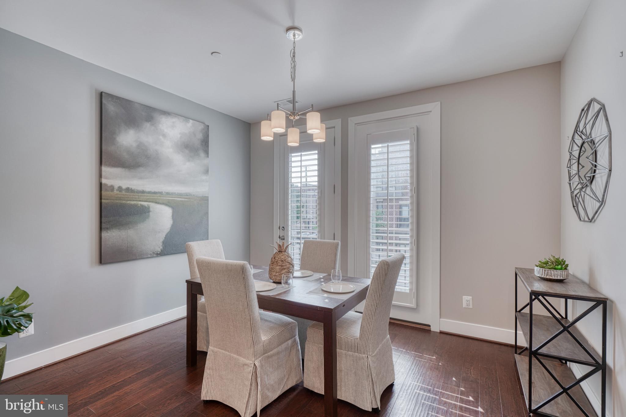 LOCUST POINT - Residential