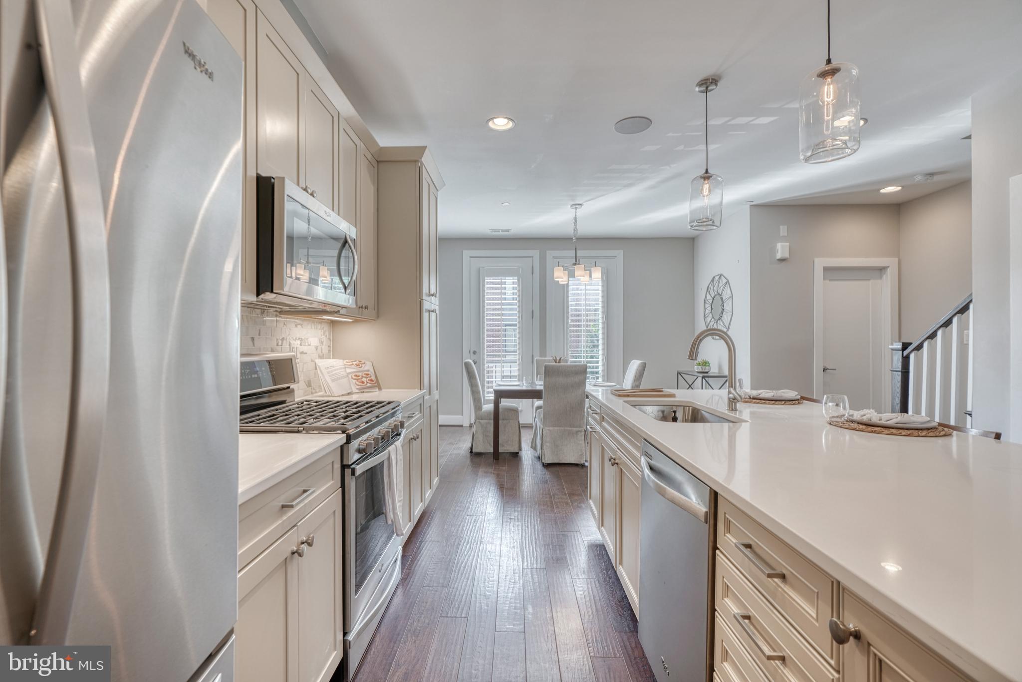 LOCUST POINT - Residential