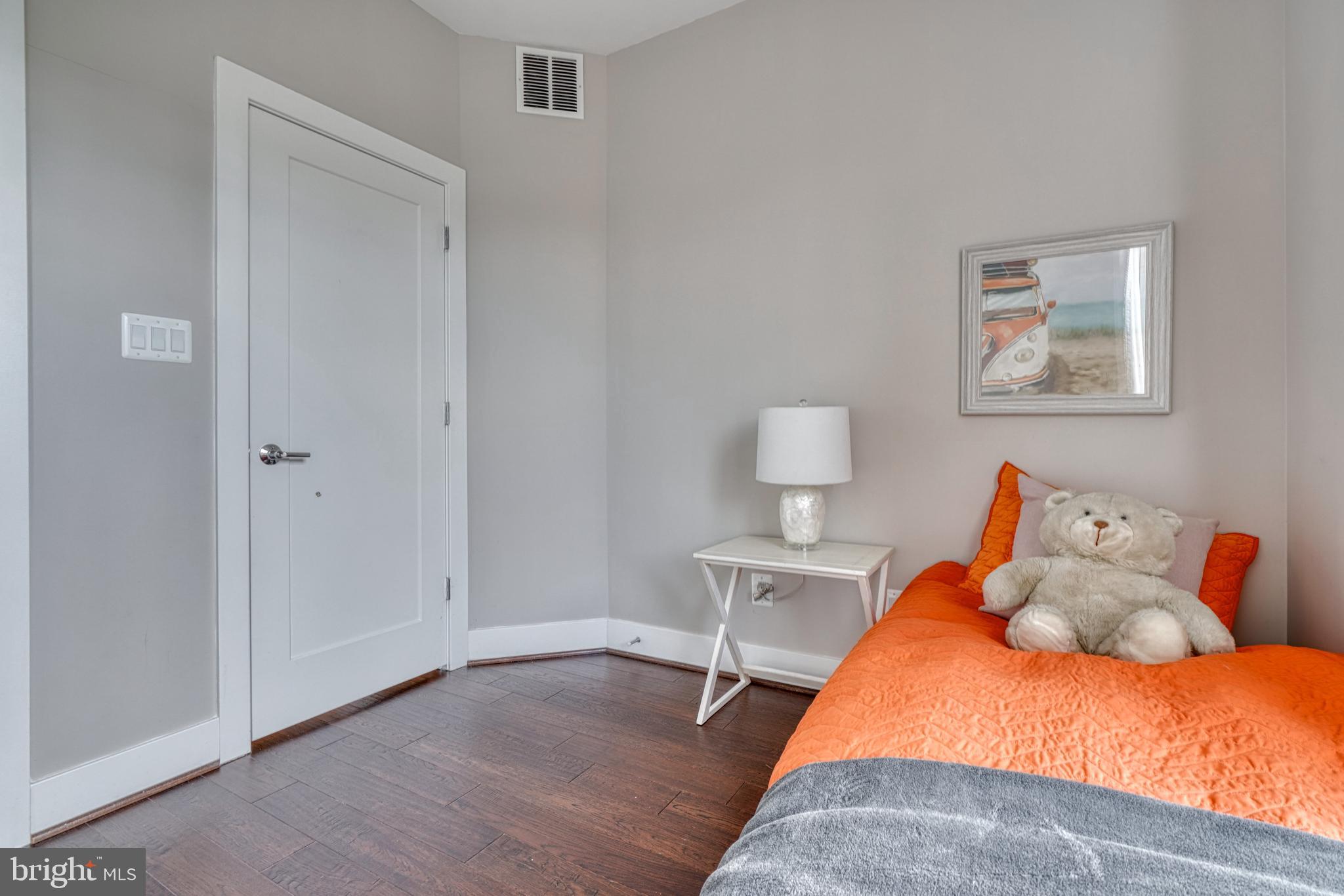 LOCUST POINT - Residential