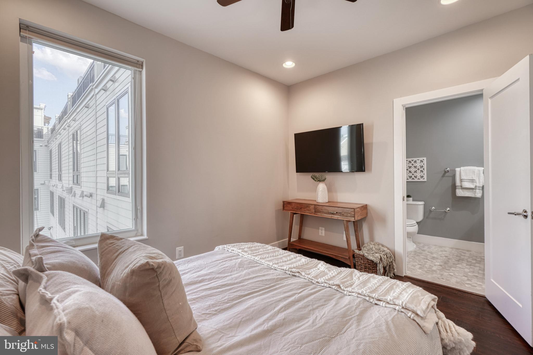 LOCUST POINT - Residential