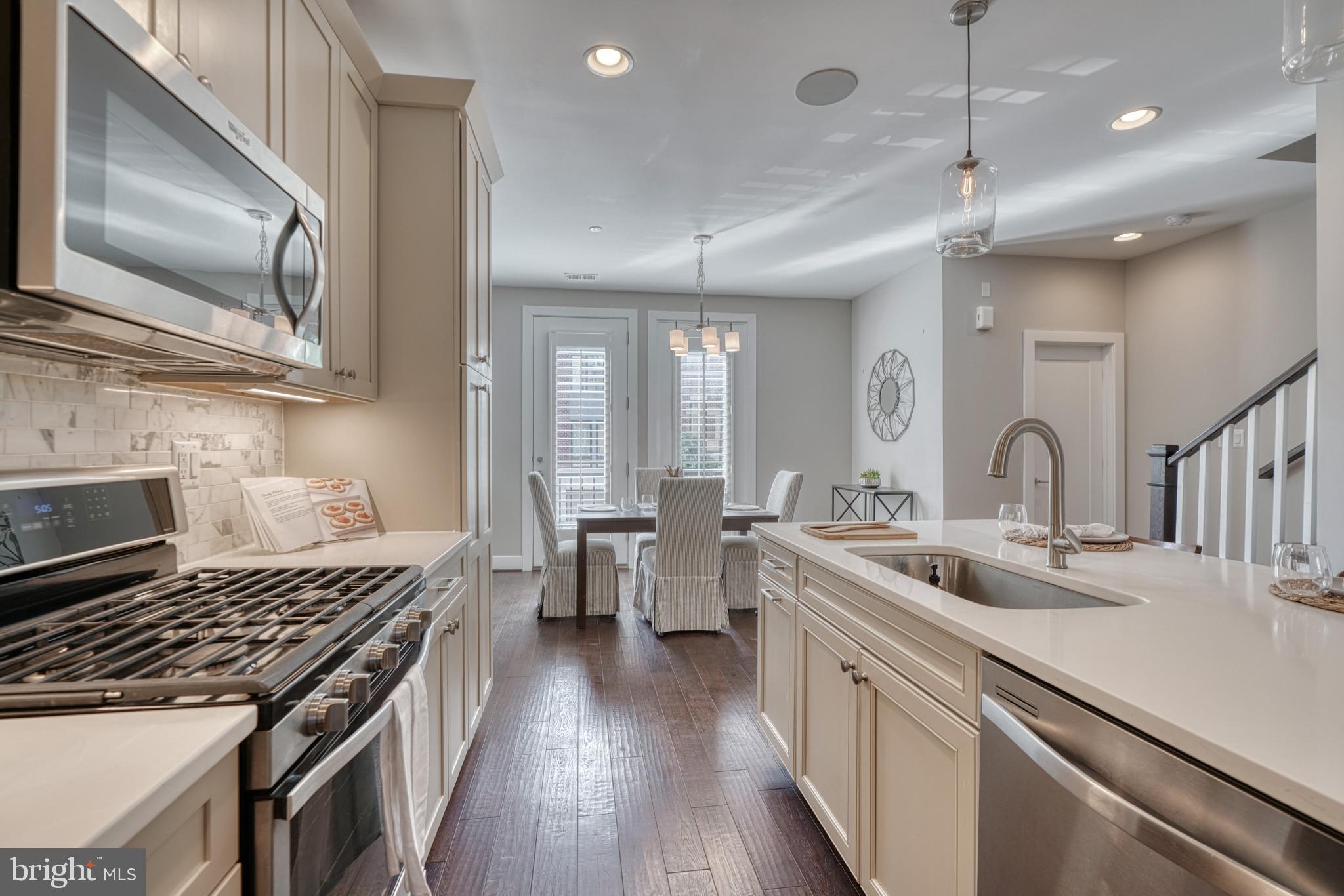 LOCUST POINT - Residential