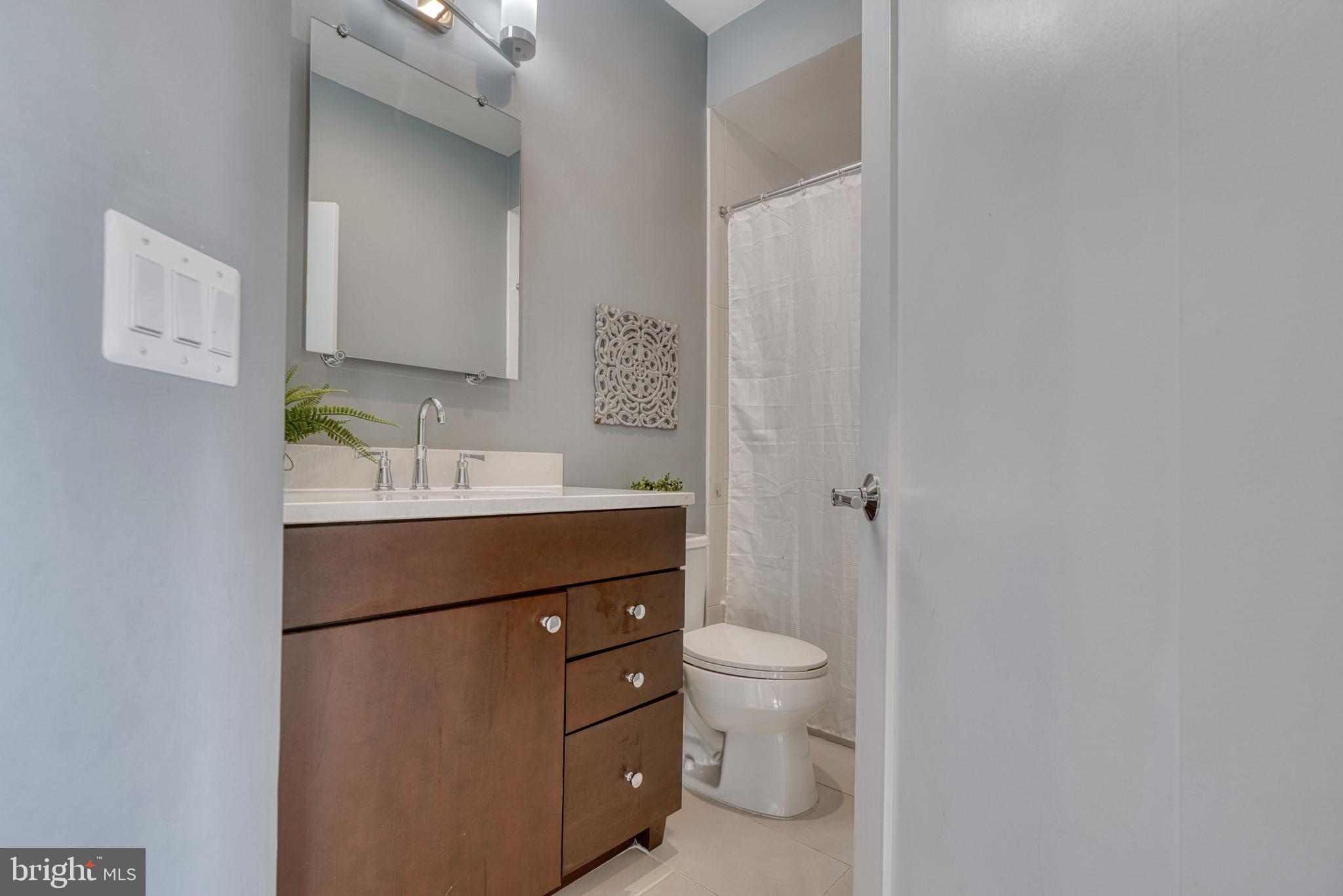 LOCUST POINT - Residential