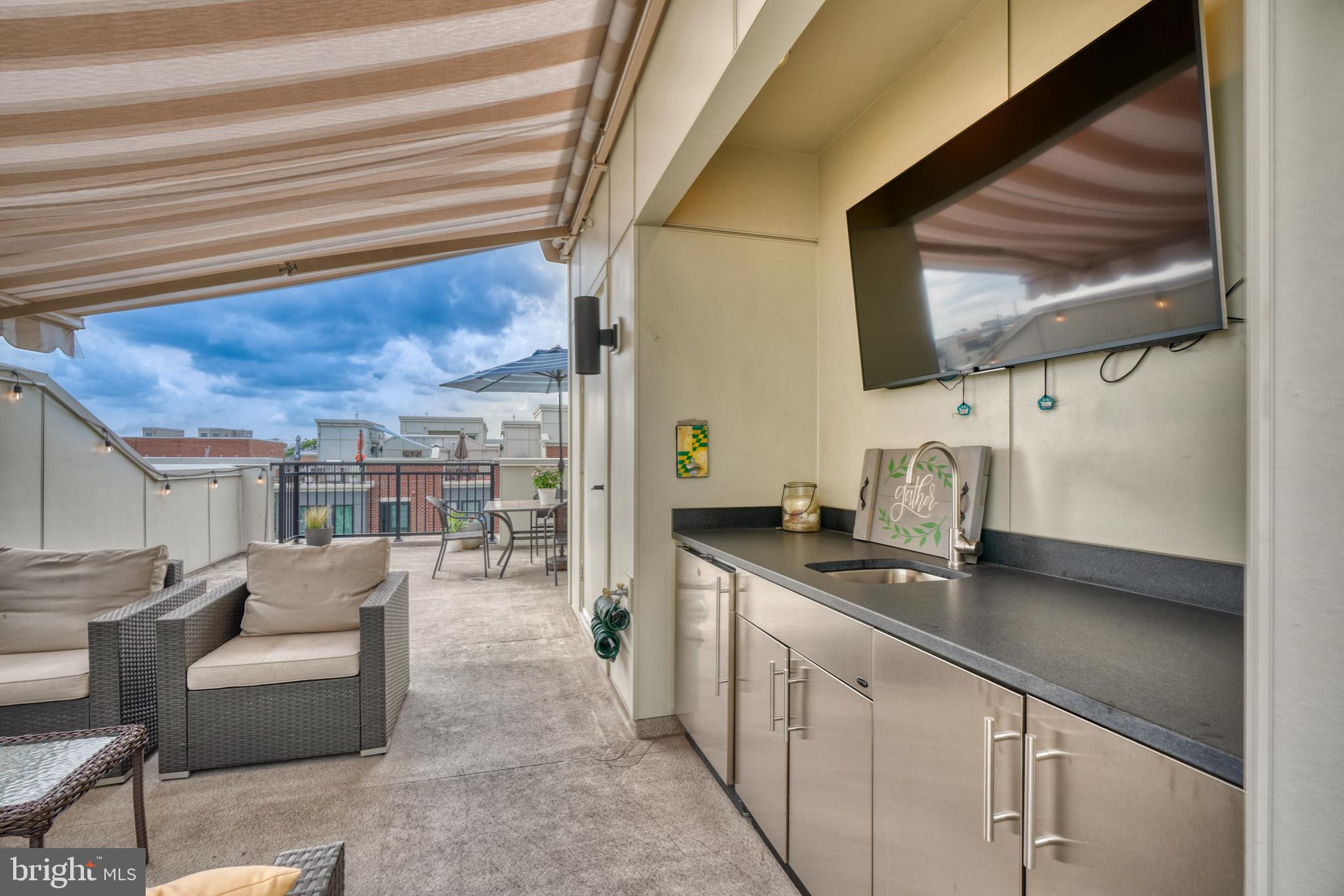 LOCUST POINT - Residential