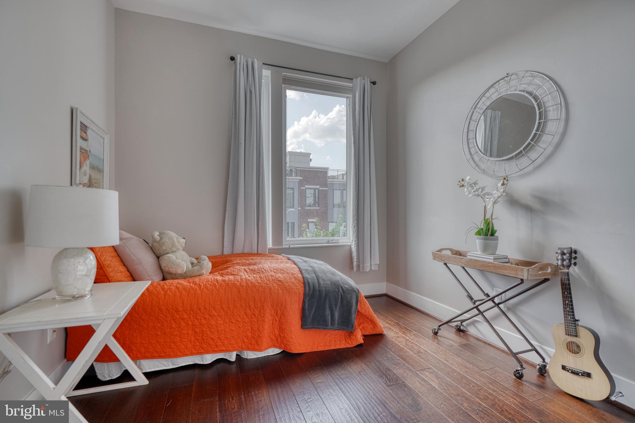 LOCUST POINT - Residential