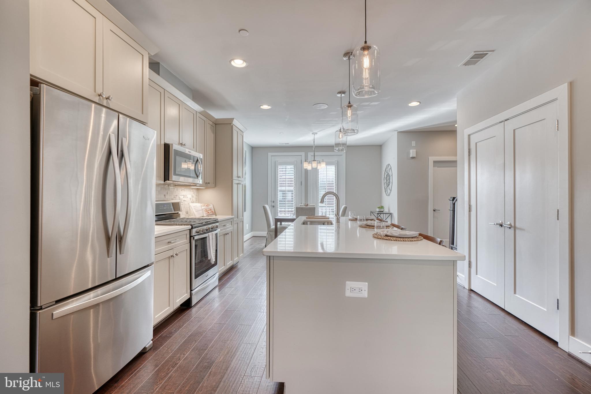 LOCUST POINT - Residential