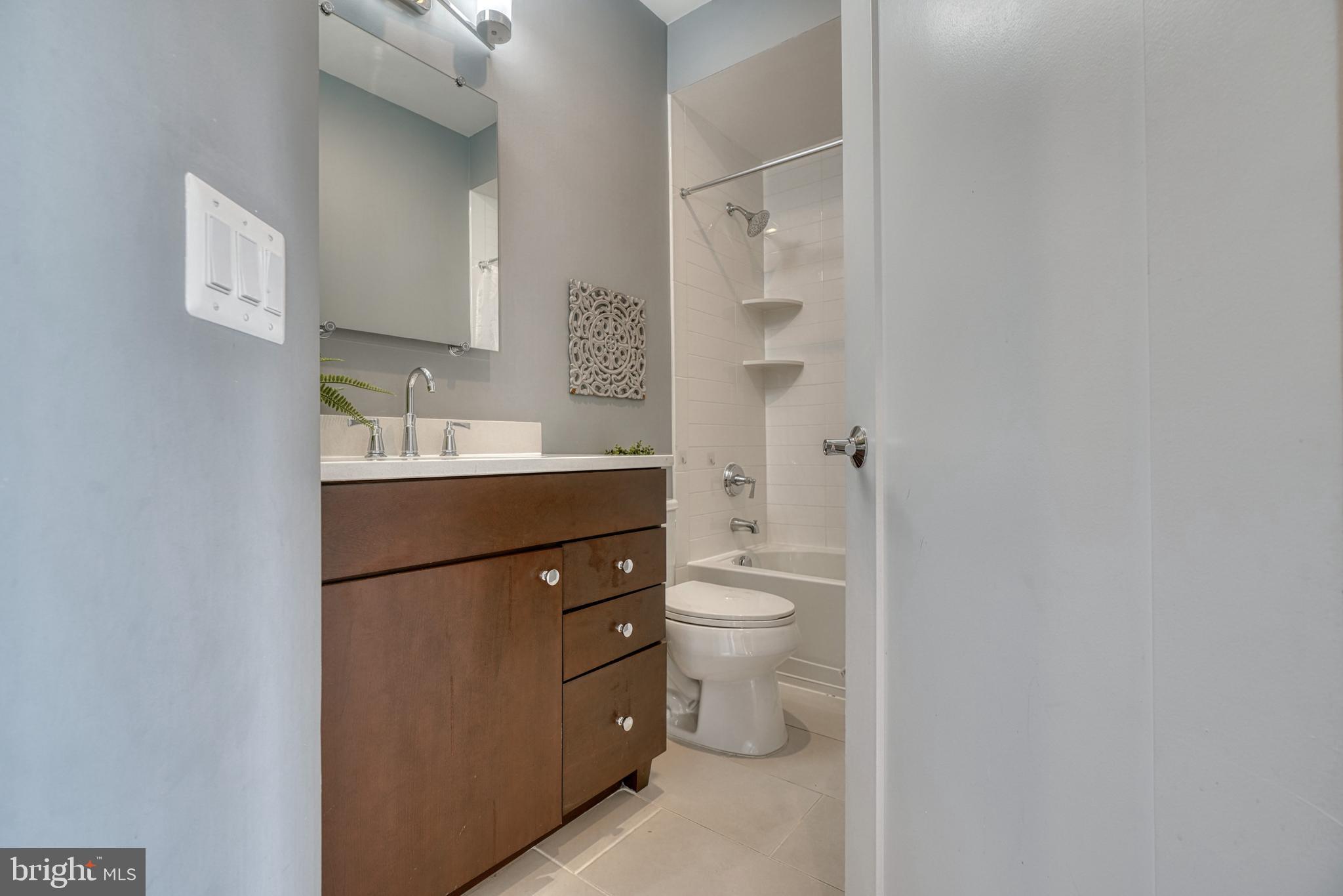 LOCUST POINT - Residential