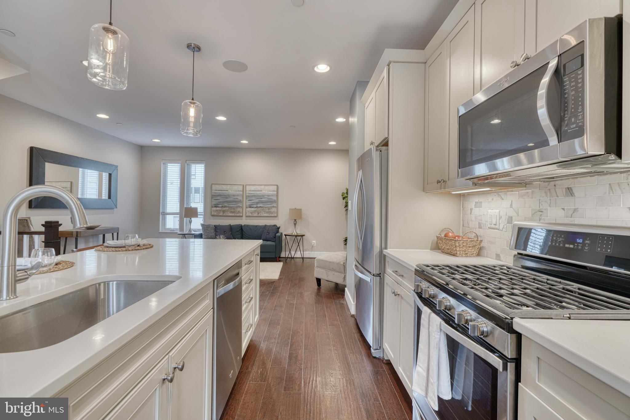 LOCUST POINT - Residential