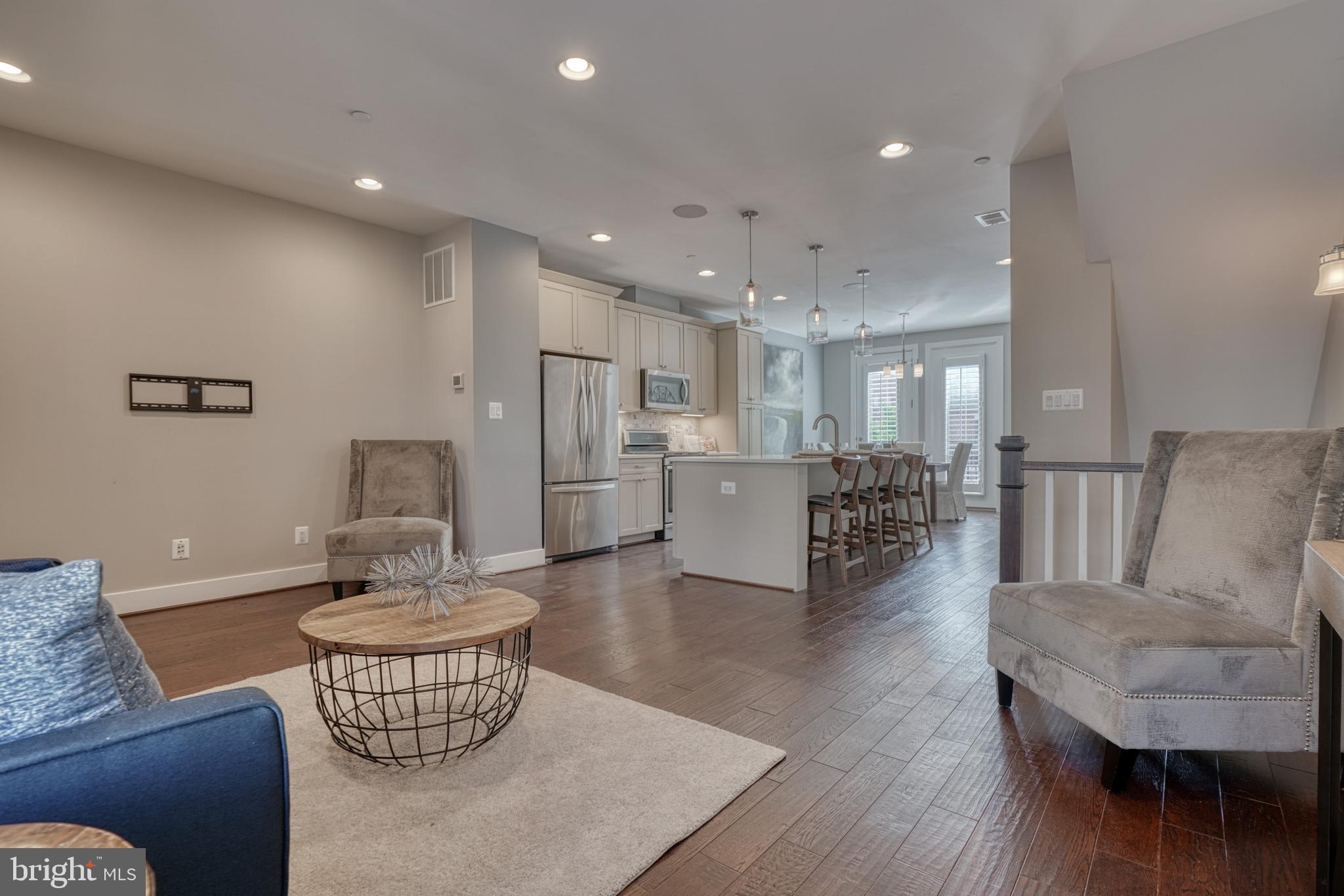 LOCUST POINT - Residential