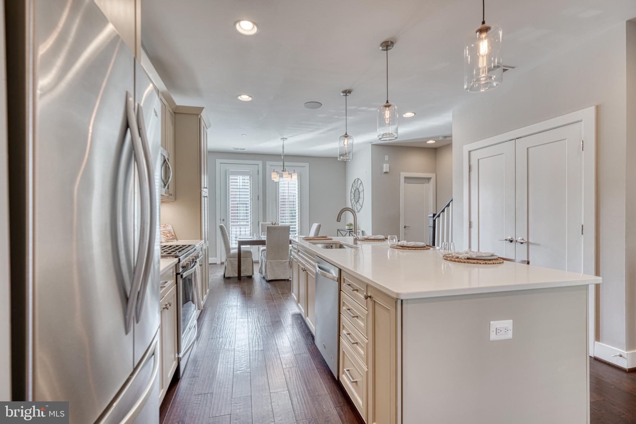 LOCUST POINT - Residential