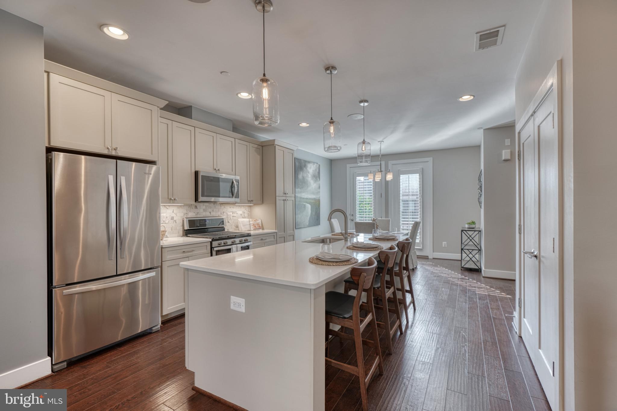 LOCUST POINT - Residential