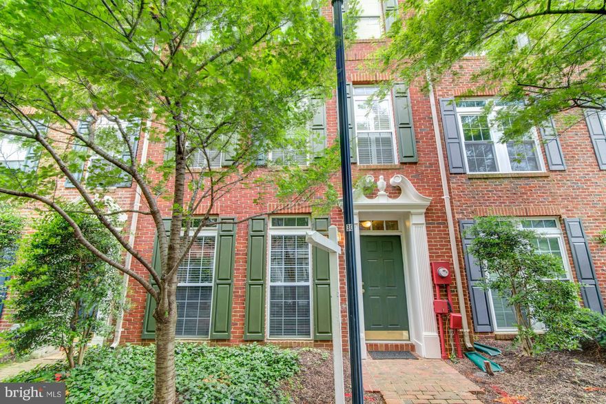Beautifully updated 4BR/3BA TH minutes from DC & Old Town, in serene neighborhood setting! Remodeled kitchen,high ceilings, gorgeous new wood floors, gas FP, great light in every room. Balcony off kitchen for outdoor grilling. En suite BR on LL.  Loft off MBR- great for office. New carpet upstairs;  2 car garage. Walk to tot lot, pool, tennis courts & restaurants.  Free shuttle service to metro.