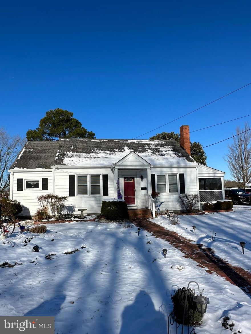 Immaculate 3 bedroom home on a corner lot. 
Newer appliances. 
Attached 2 car garage.
Walk up attic.
 Across from the YMCA. 
Close to Great Marsh Park.
Tennis Courts on the street behind the home.