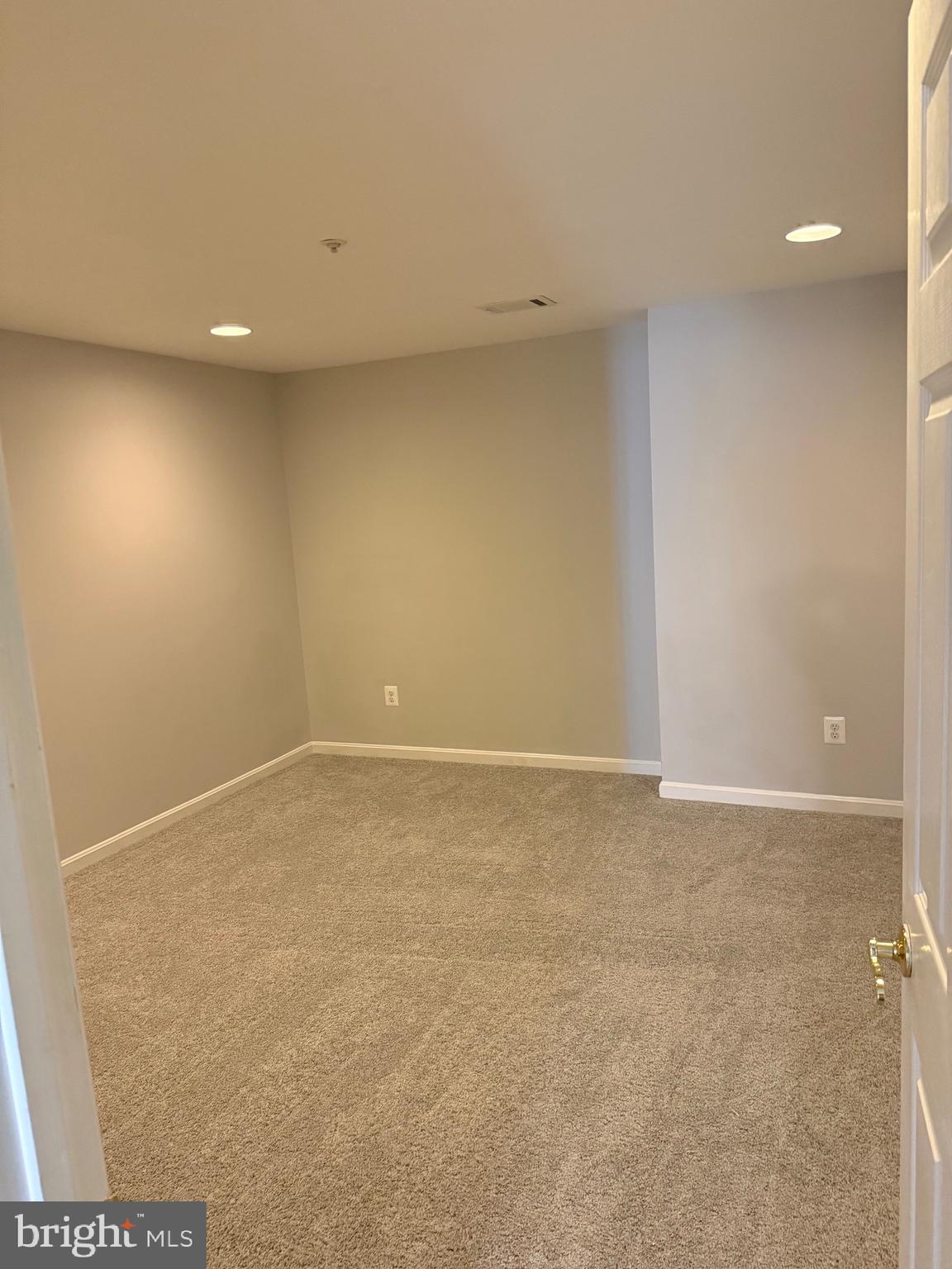 KENTLANDS - Residential Lease