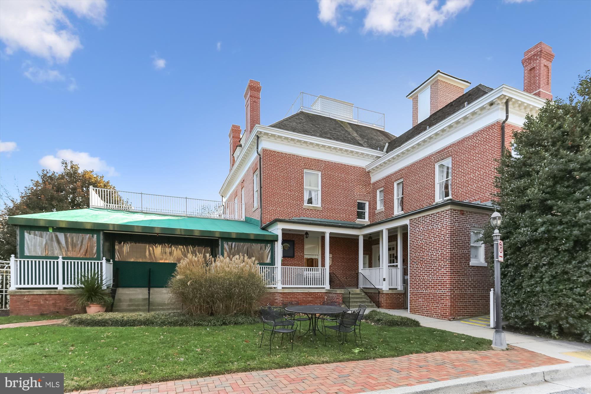 KENTLANDS - Residential Lease