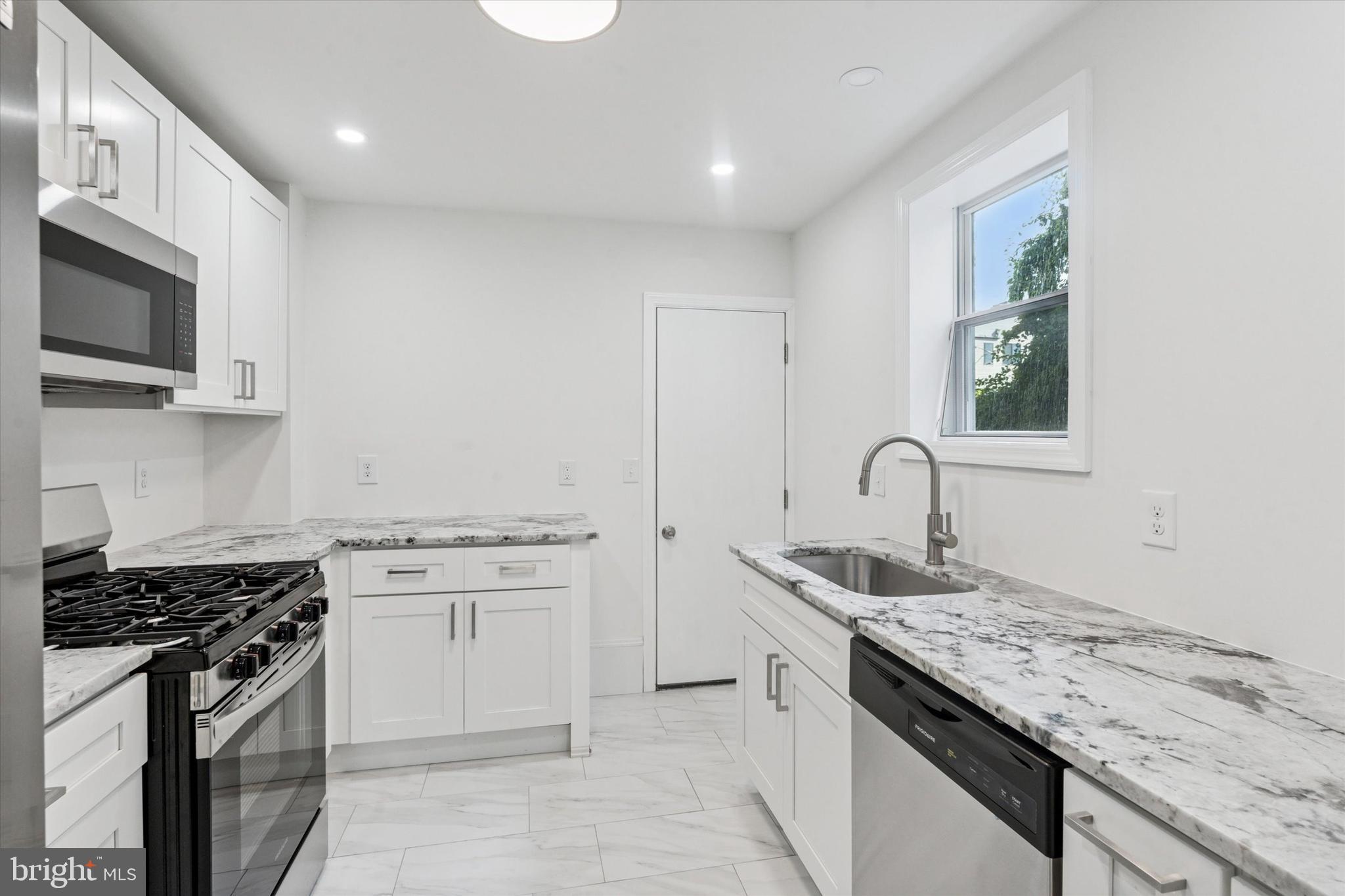 OLDE KENSINGTON - Residential