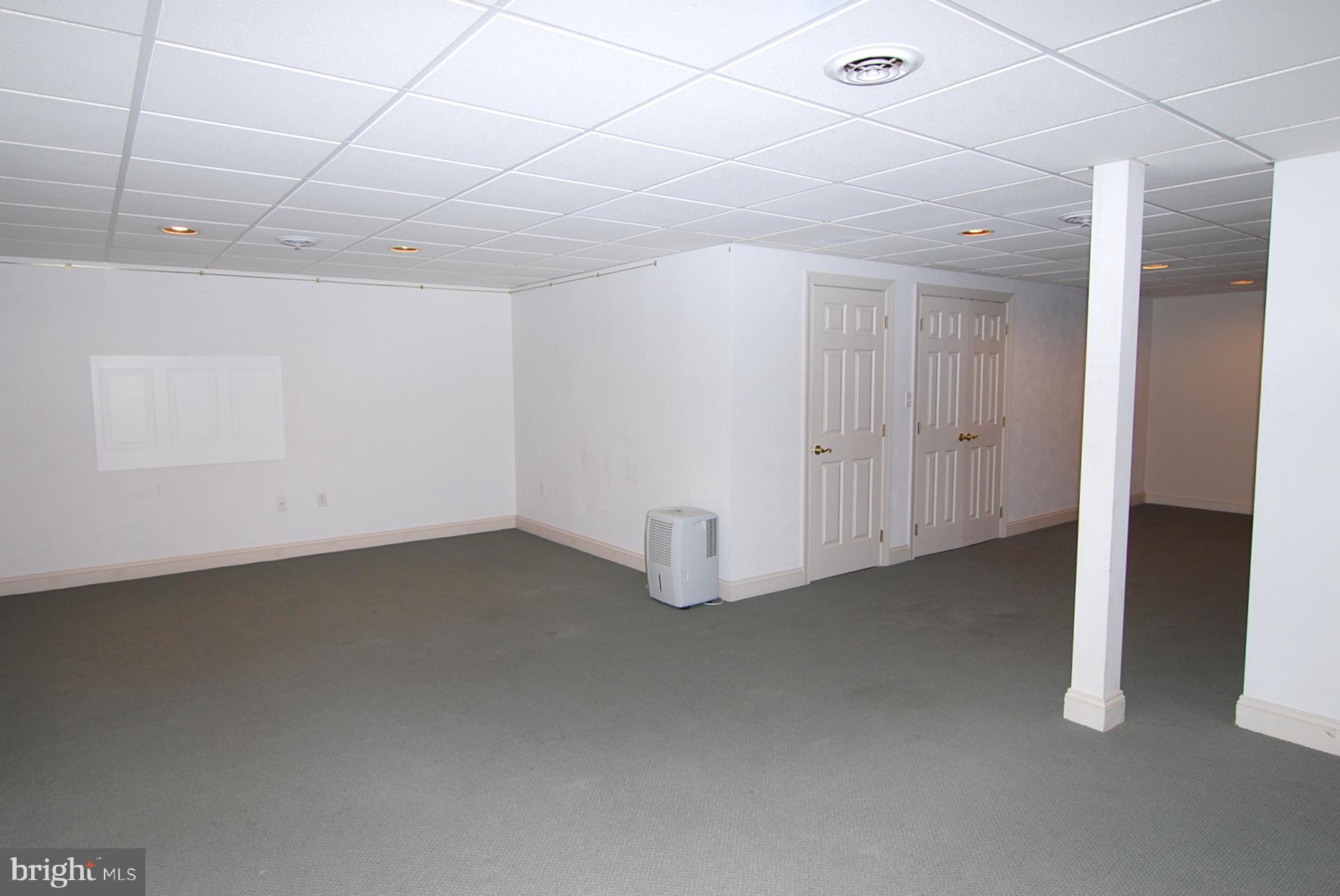 STRATHCONA HILLS - Residential