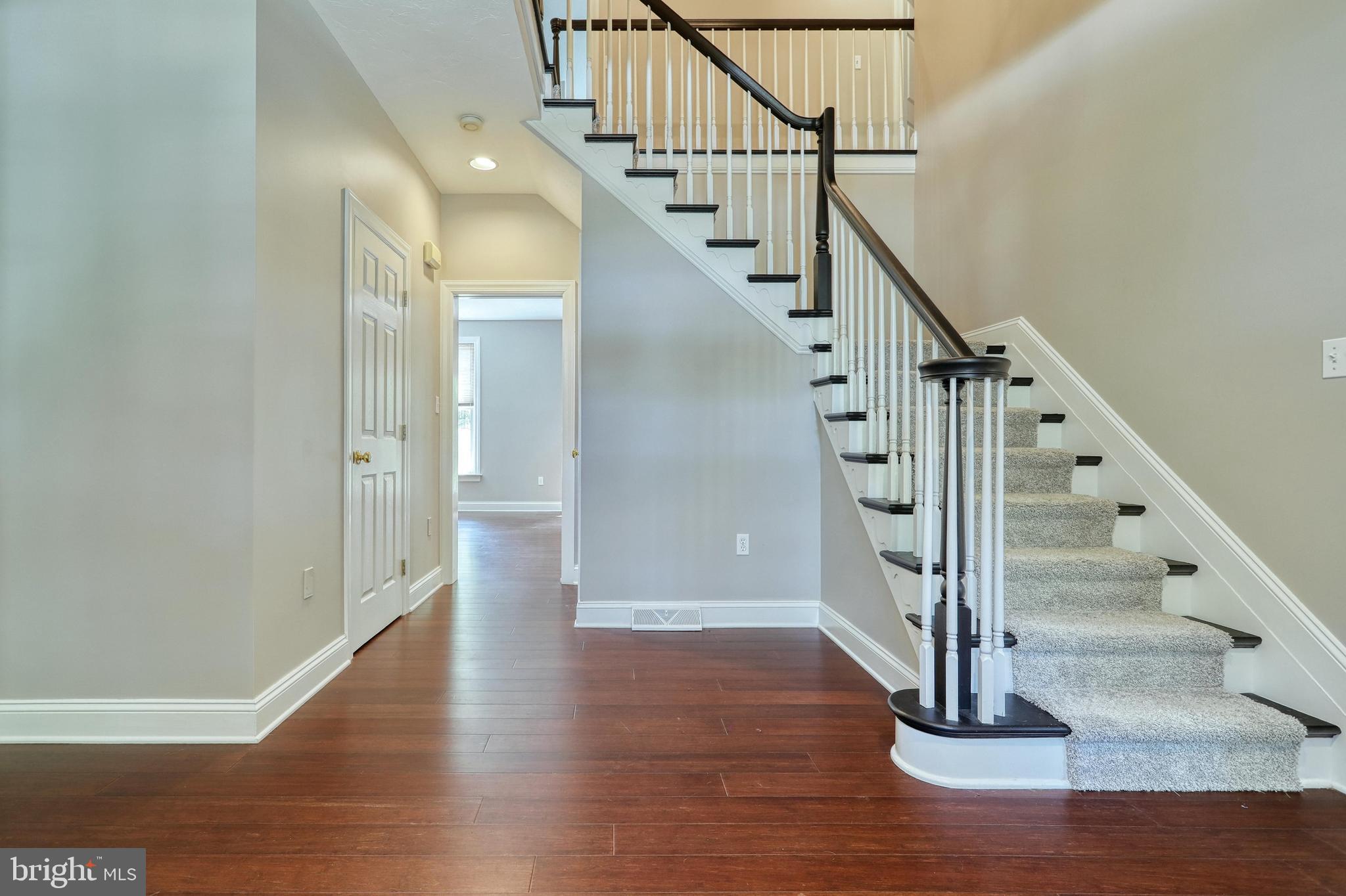 STRATHCONA HILLS - Residential