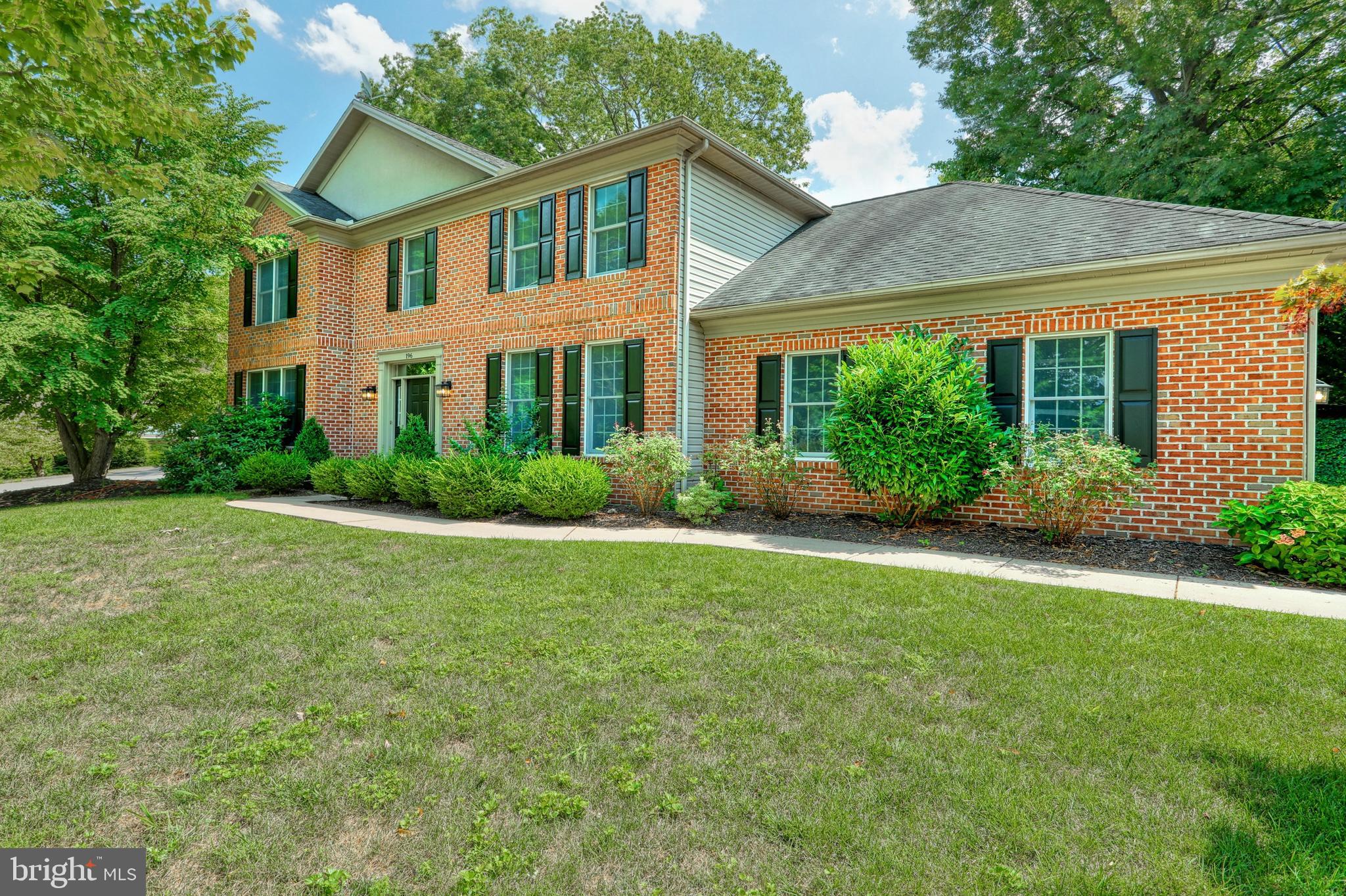 STRATHCONA HILLS - Residential