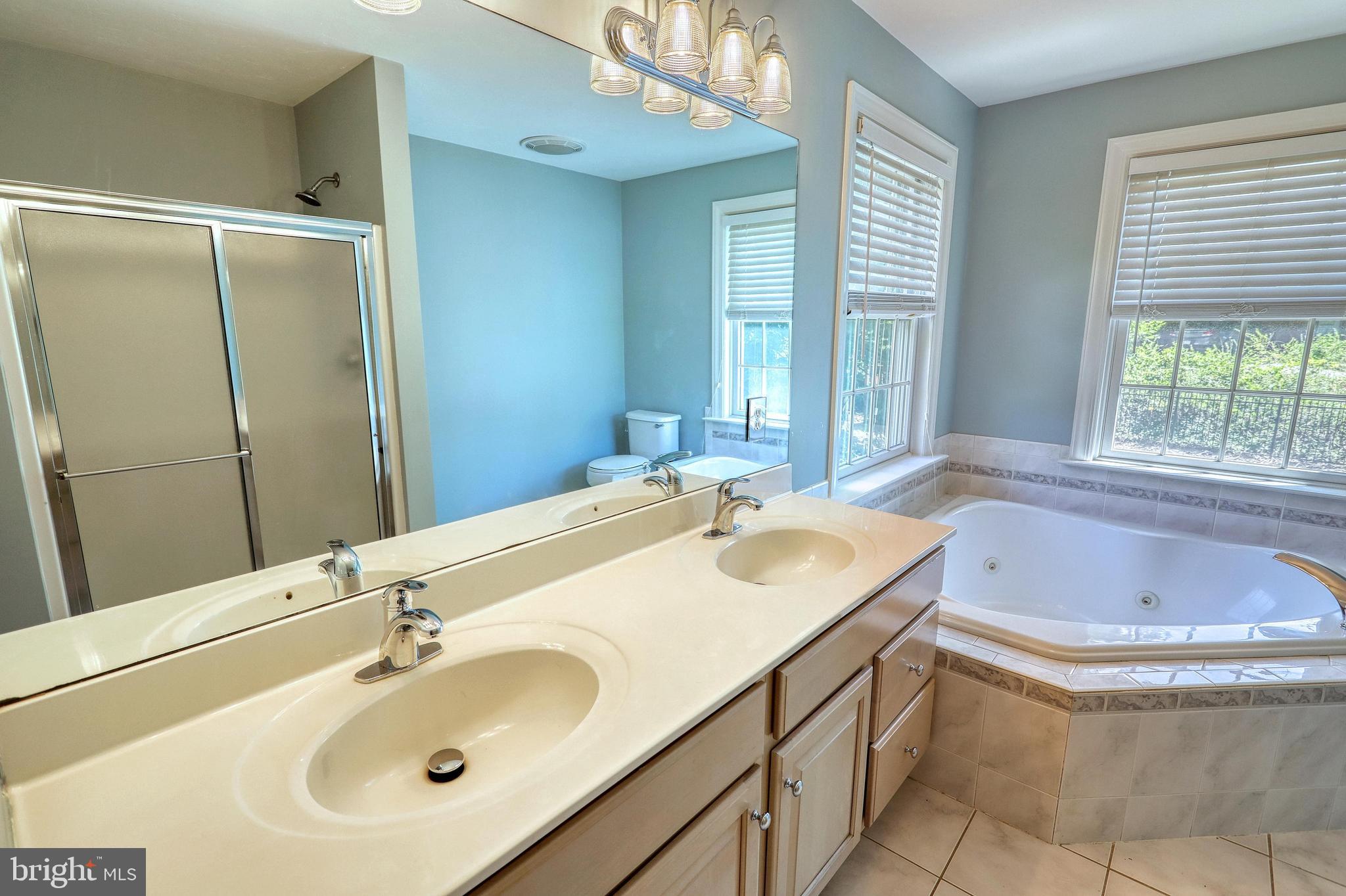 STRATHCONA HILLS - Residential