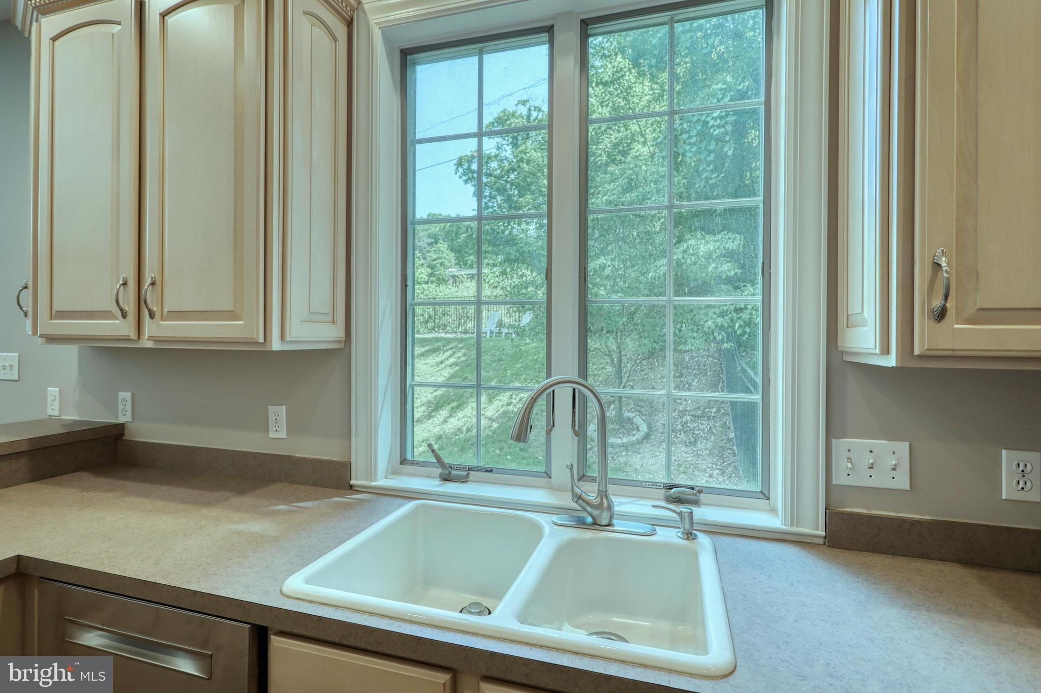 STRATHCONA HILLS - Residential