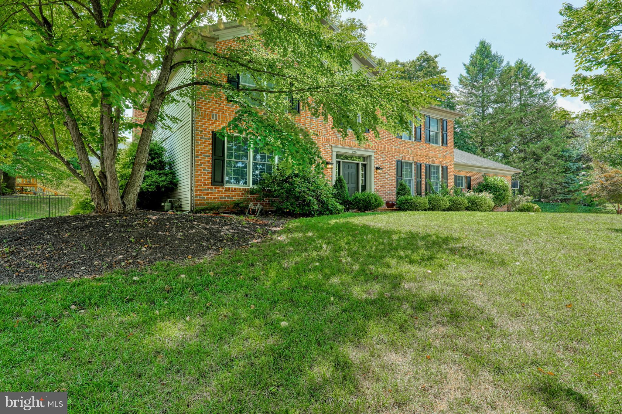 STRATHCONA HILLS - Residential