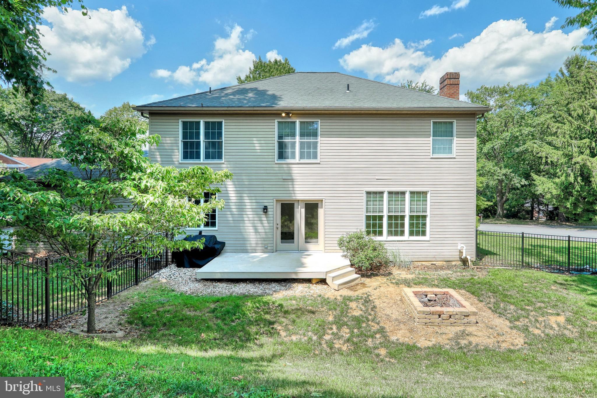 STRATHCONA HILLS - Residential