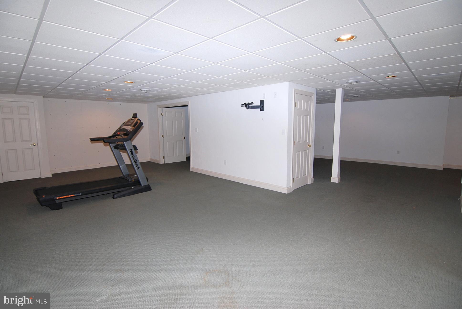 STRATHCONA HILLS - Residential