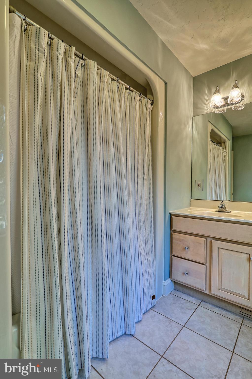 STRATHCONA HILLS - Residential