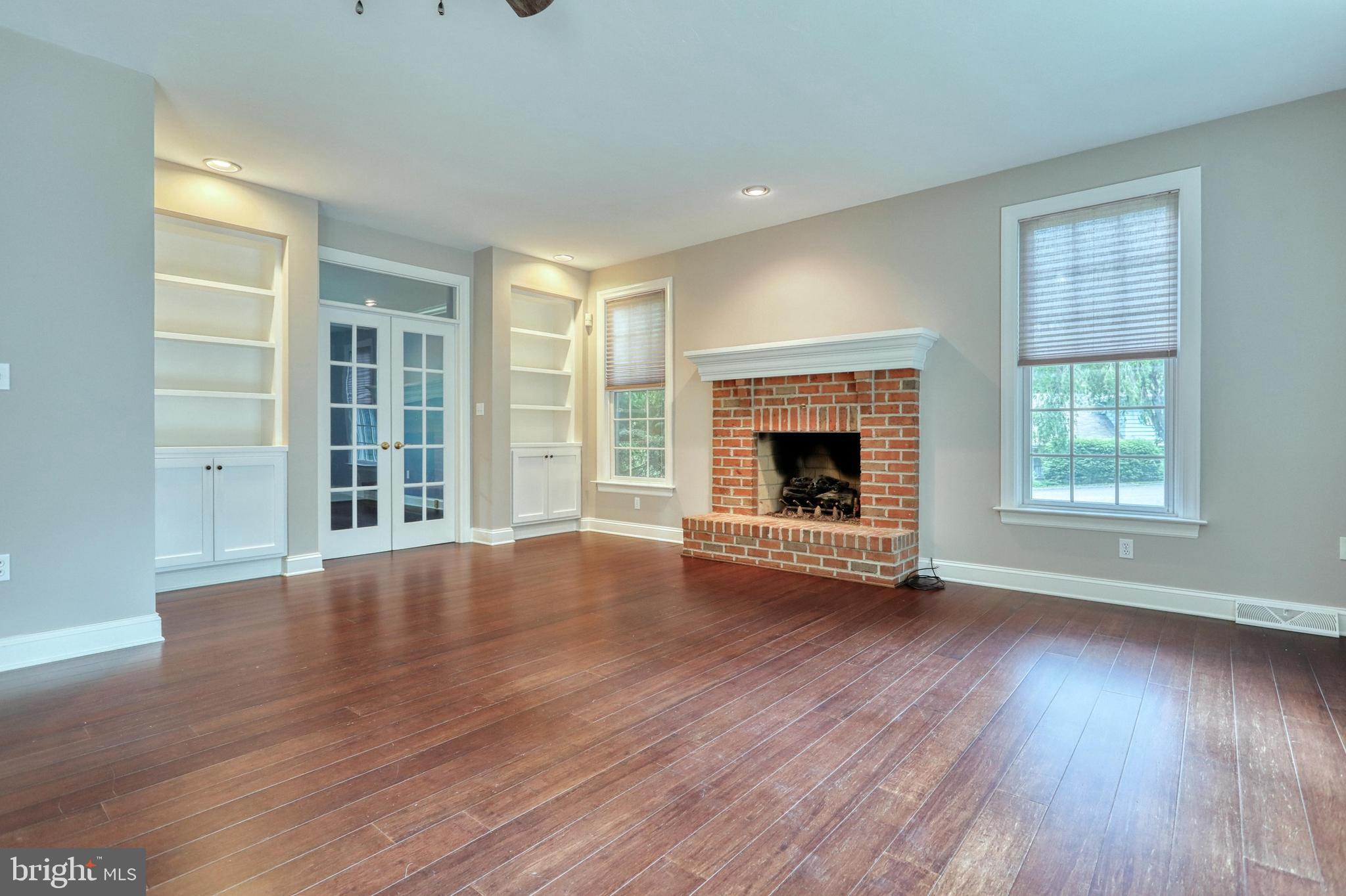 STRATHCONA HILLS - Residential