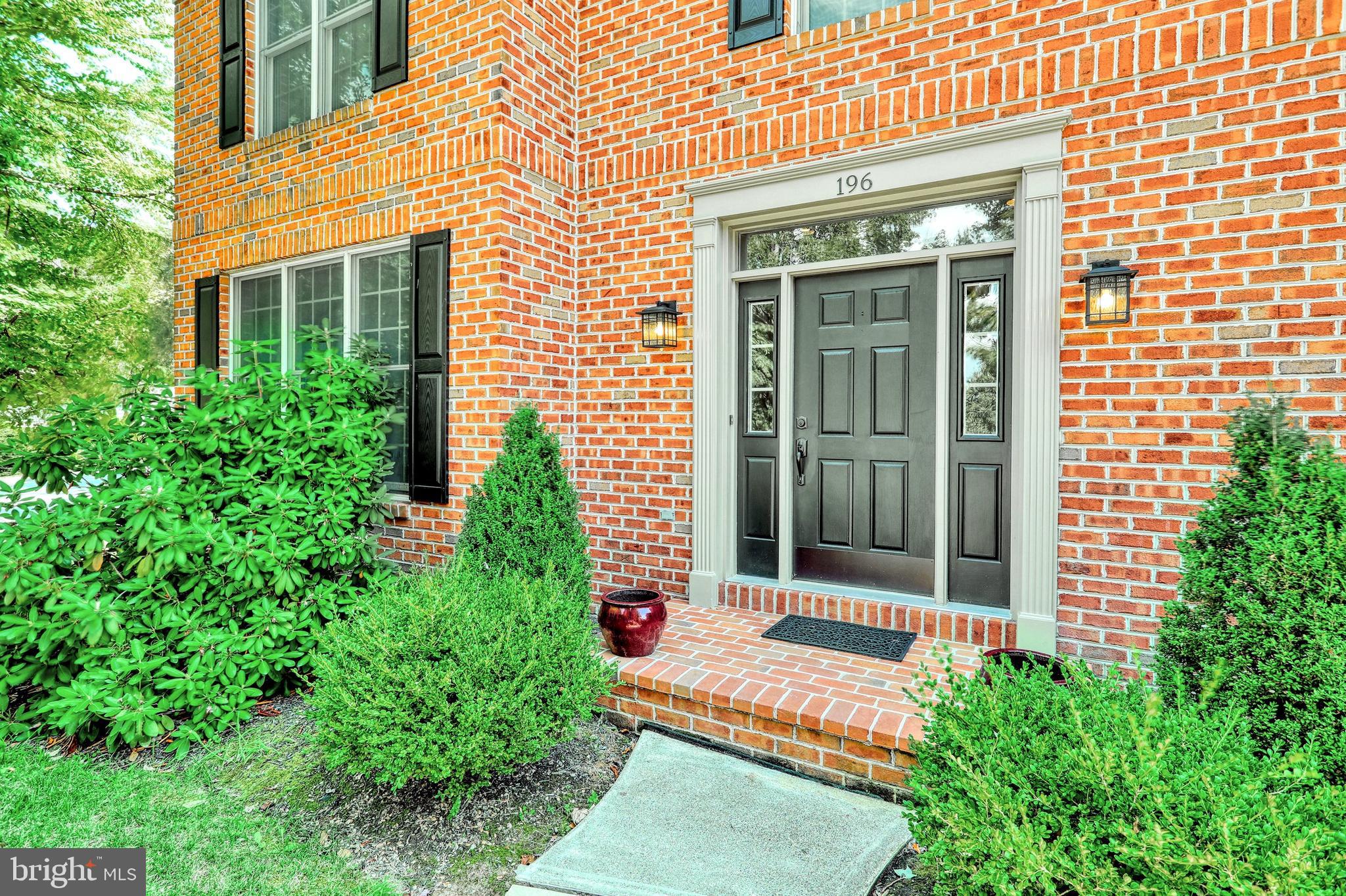 STRATHCONA HILLS - Residential