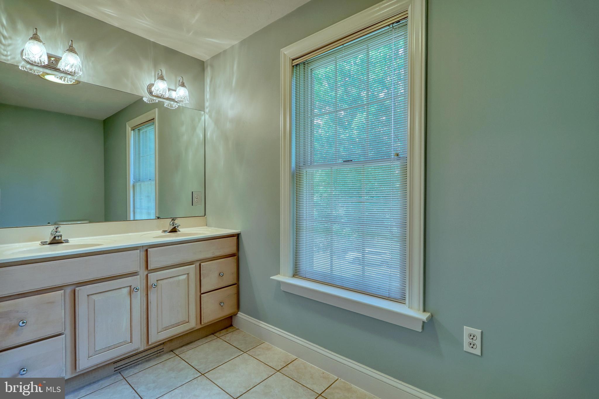 STRATHCONA HILLS - Residential