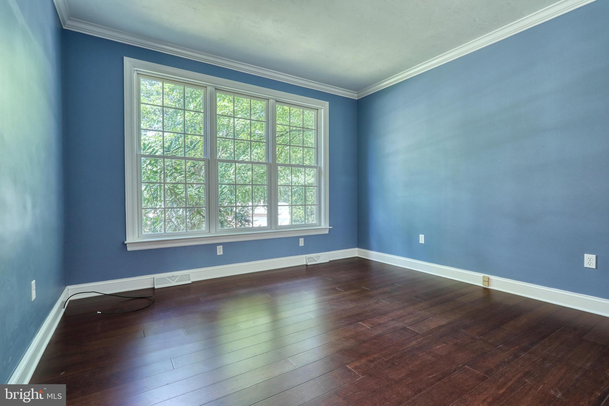 STRATHCONA HILLS - Residential