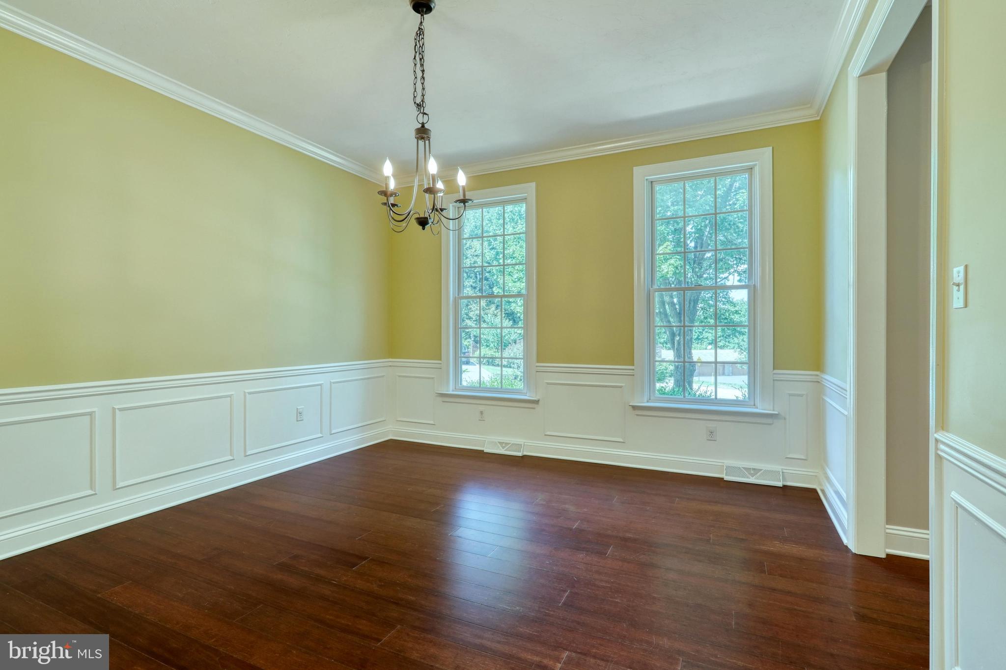 STRATHCONA HILLS - Residential