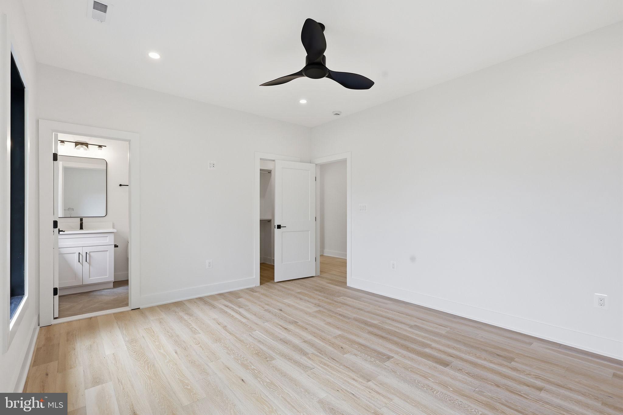 VIENNA WOODS - Residential