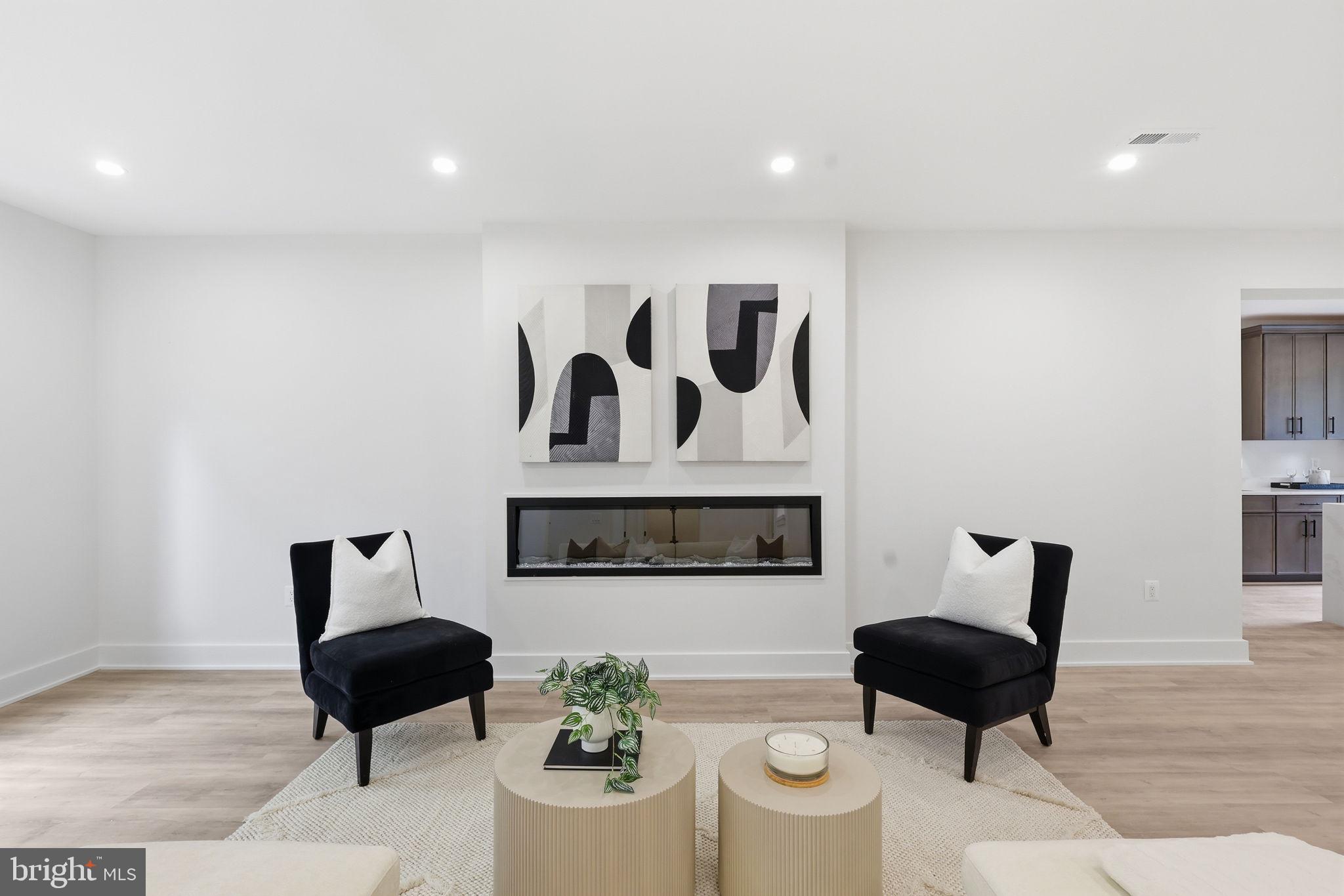 VIENNA WOODS - Residential