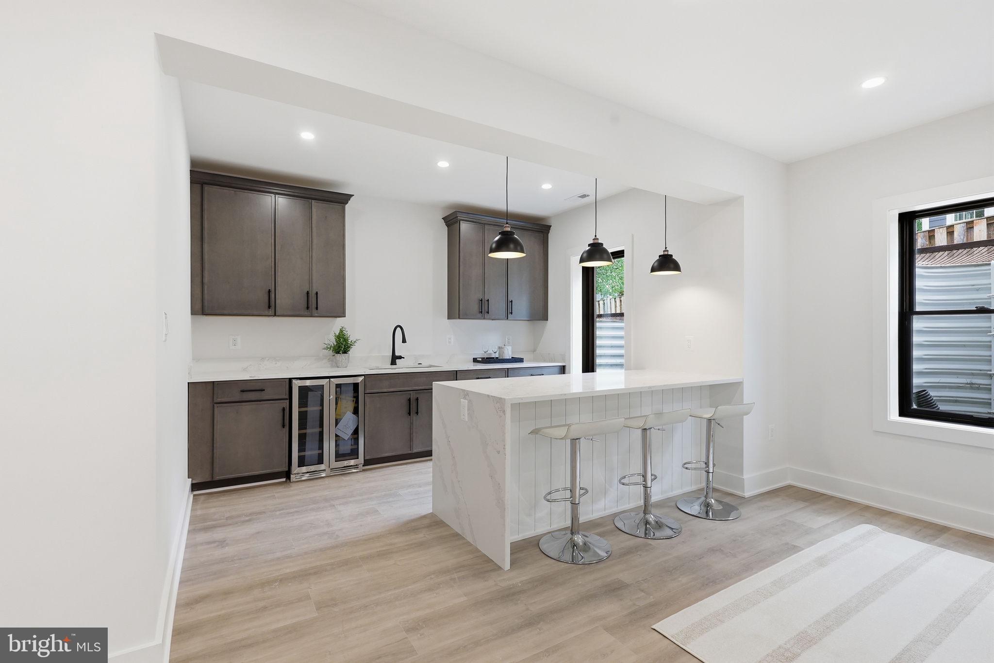 VIENNA WOODS - Residential