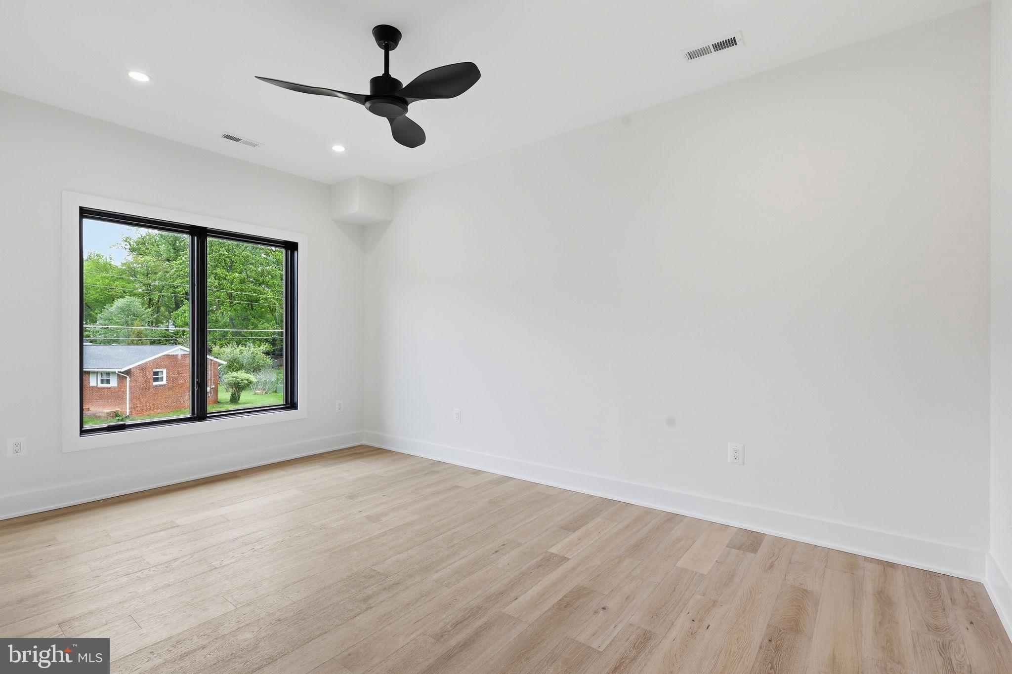 VIENNA WOODS - Residential