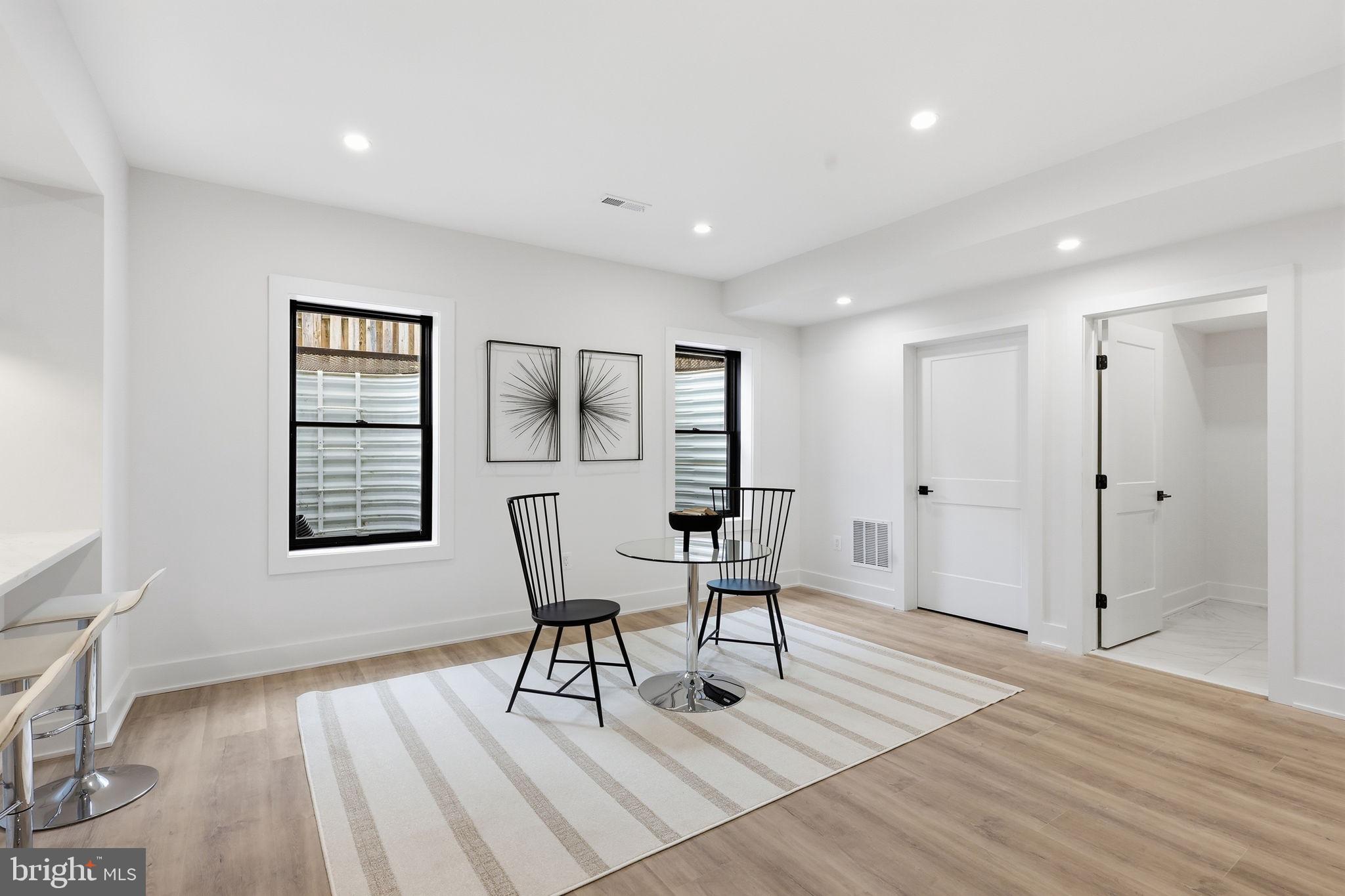 VIENNA WOODS - Residential