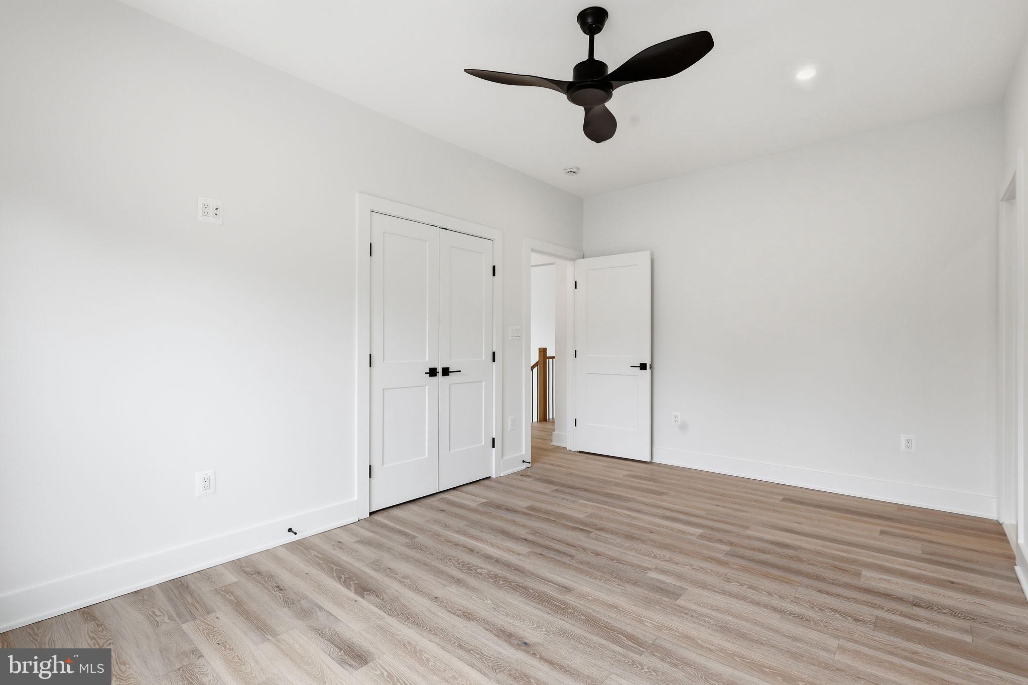 VIENNA WOODS - Residential