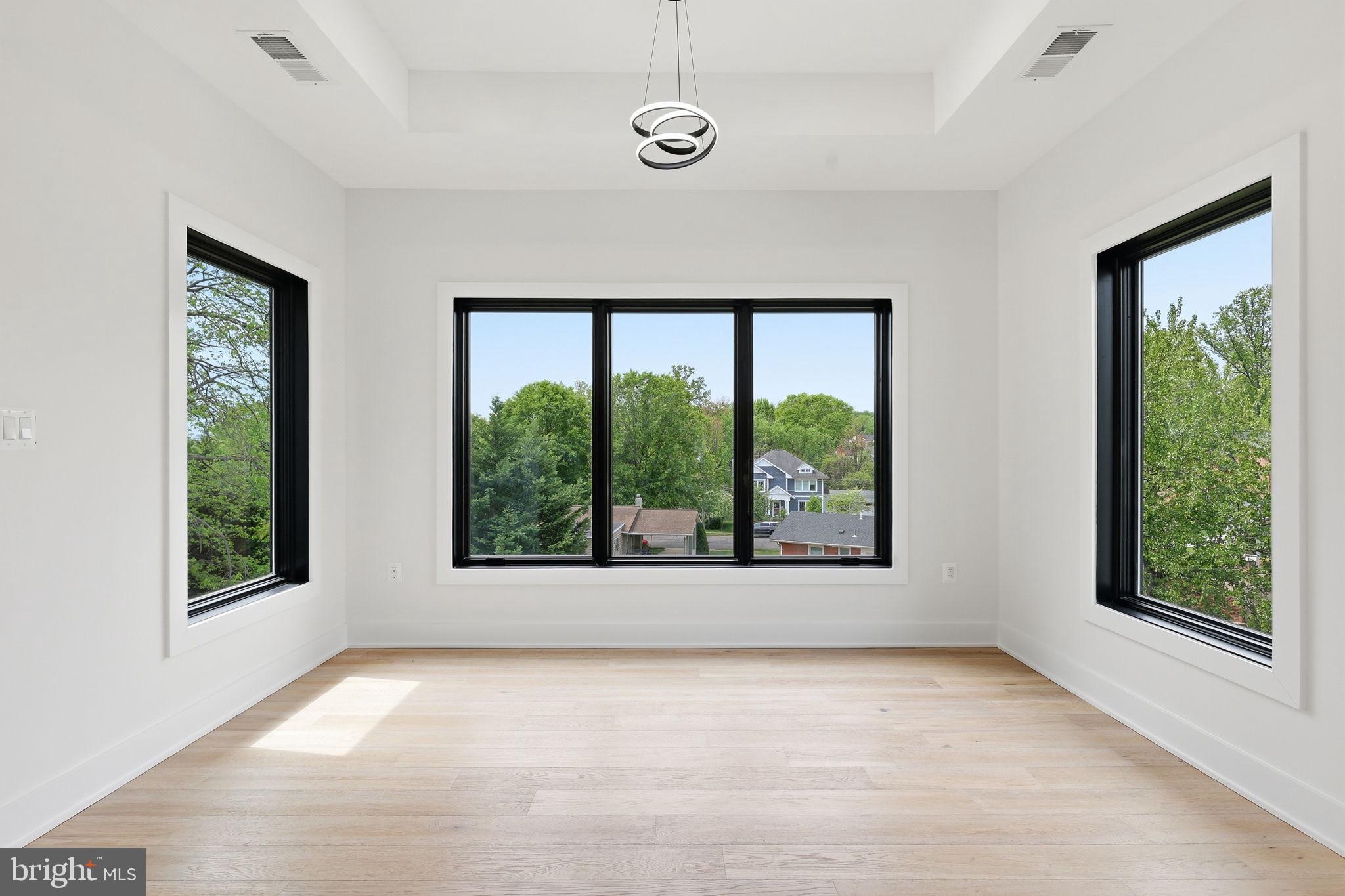 VIENNA WOODS - Residential