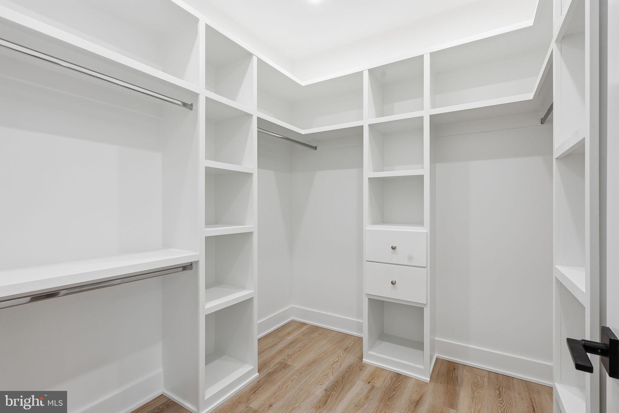 VIENNA WOODS - Residential