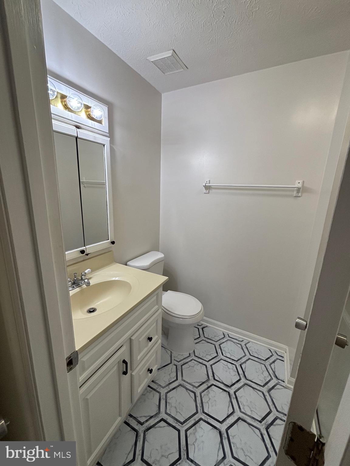 RIVERSIDE - Residential Lease