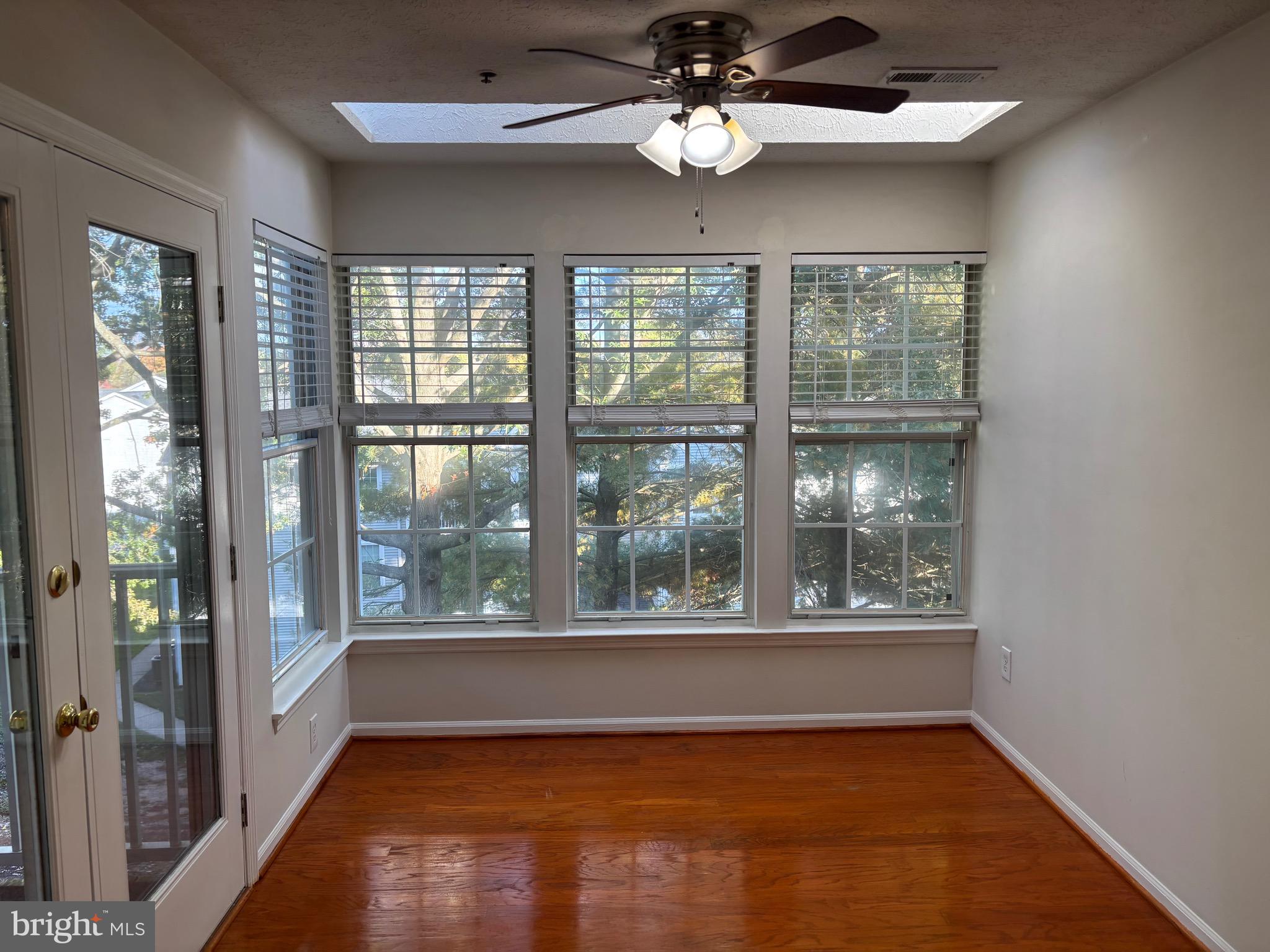 RIVERSIDE - Residential Lease