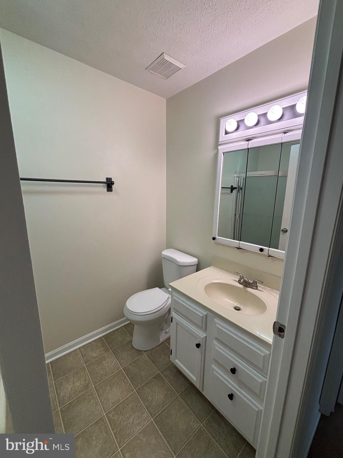 RIVERSIDE - Residential Lease