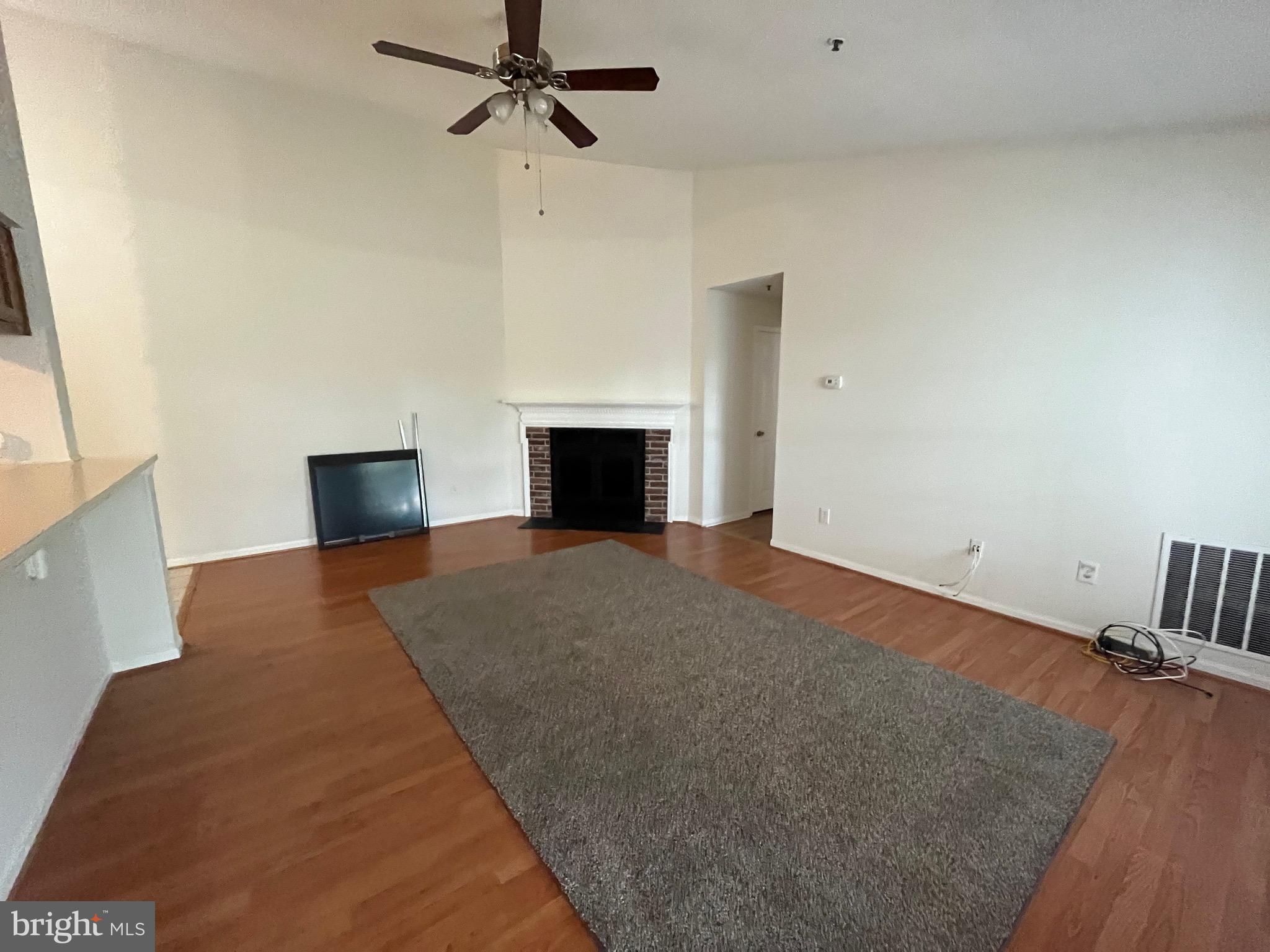 RIVERSIDE - Residential Lease